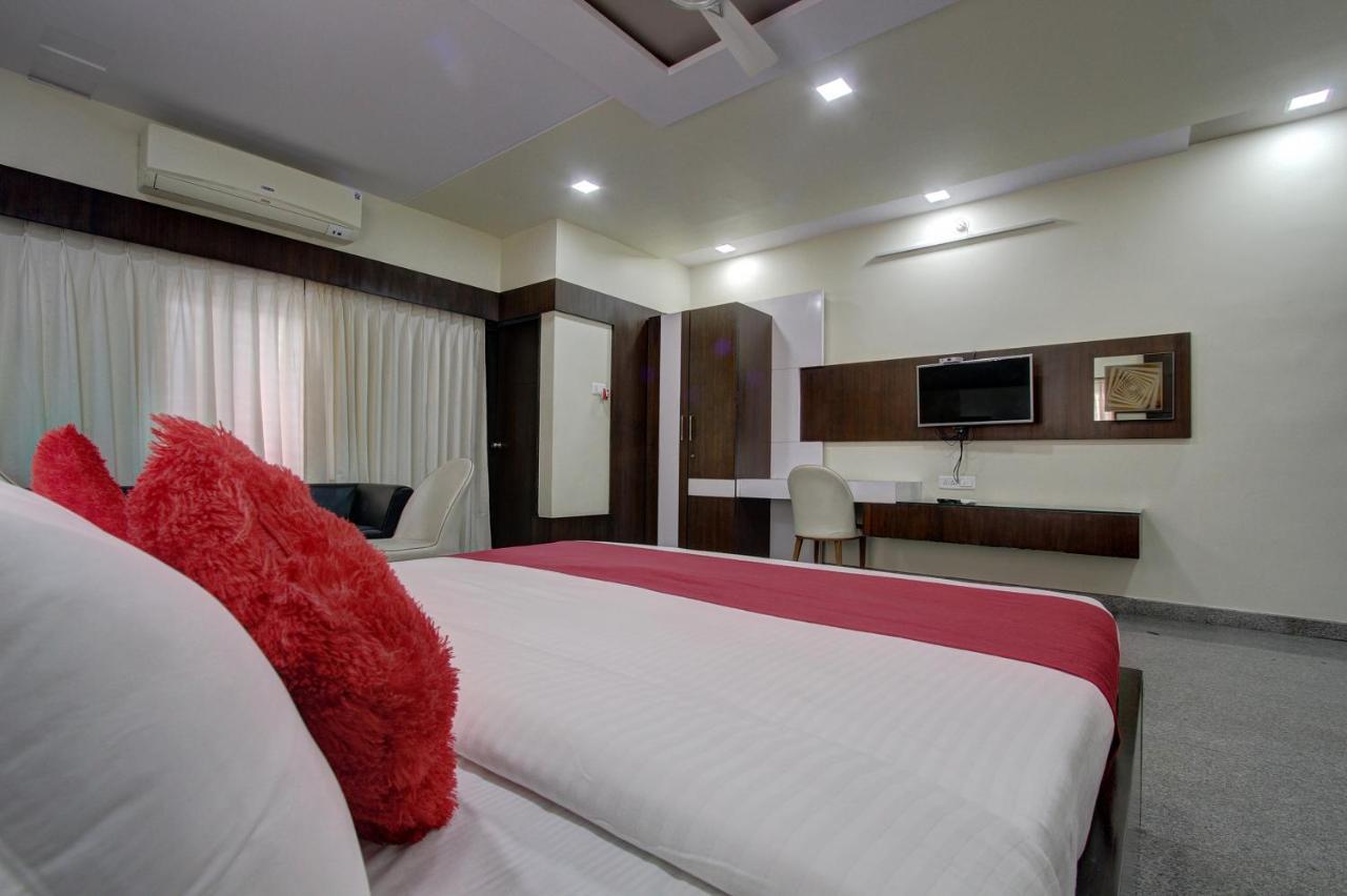 Hotel Le Grande Bijāpur エクステリア 写真