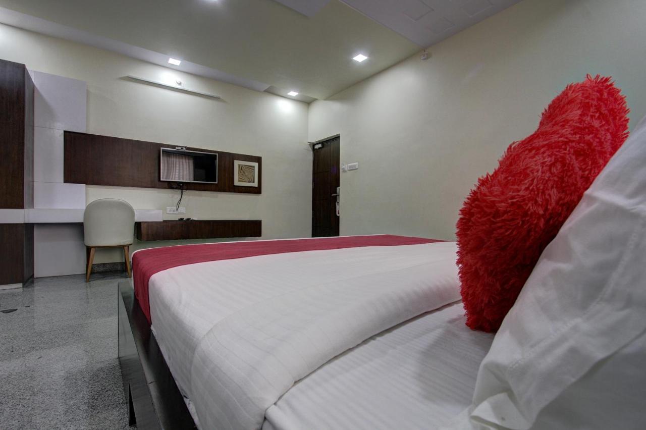 Hotel Le Grande Bijāpur エクステリア 写真