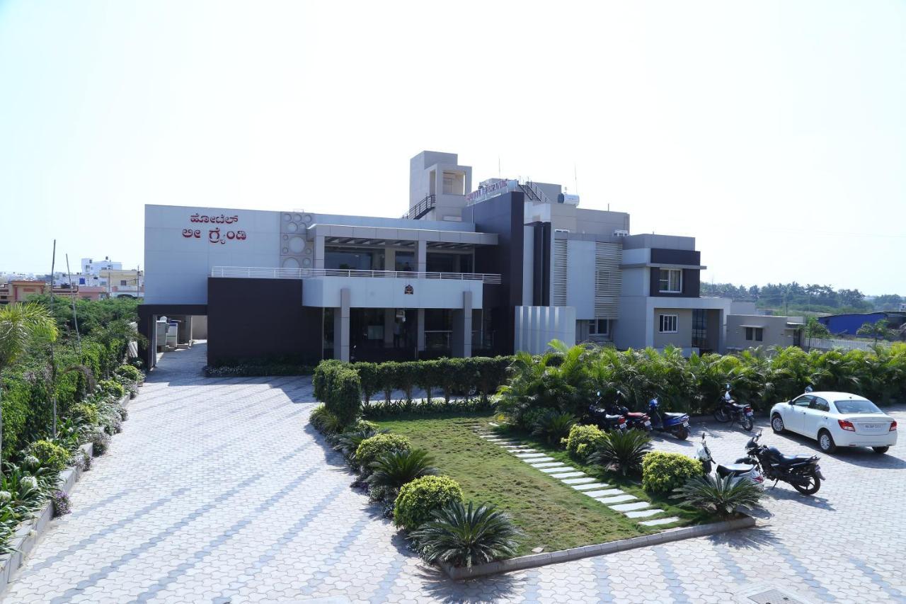 Hotel Le Grande Bijāpur エクステリア 写真