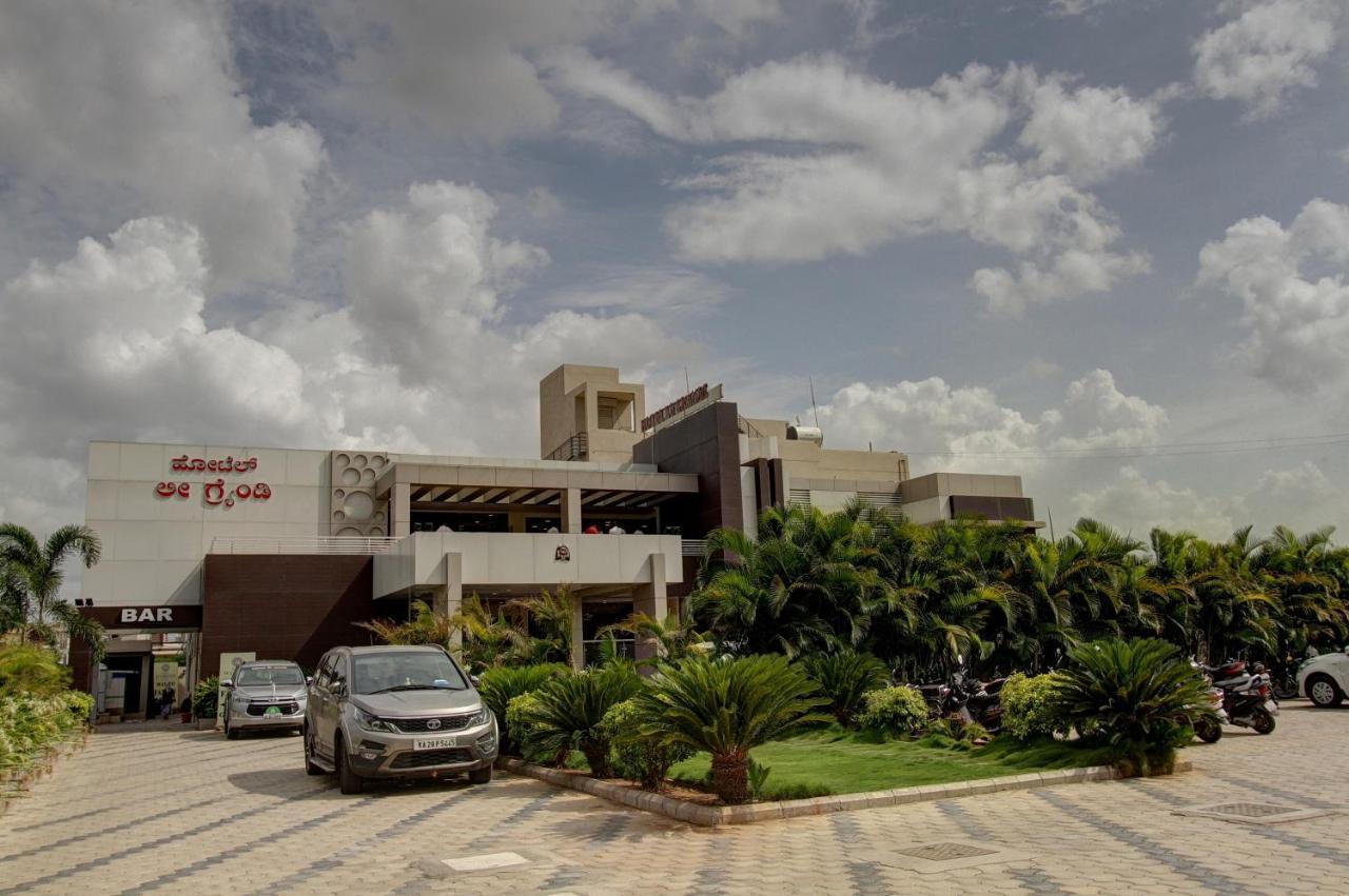 Hotel Le Grande Bijāpur エクステリア 写真