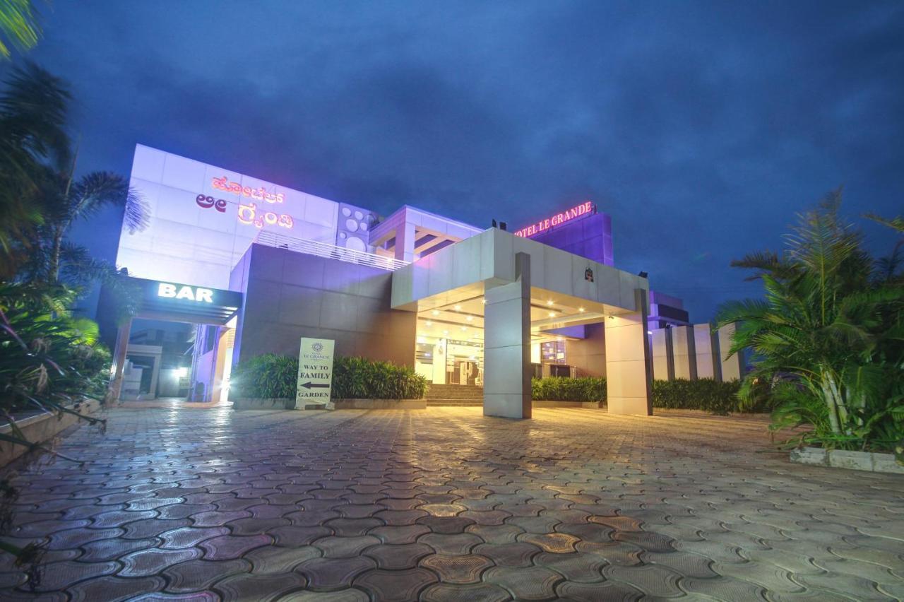 Hotel Le Grande Bijāpur エクステリア 写真