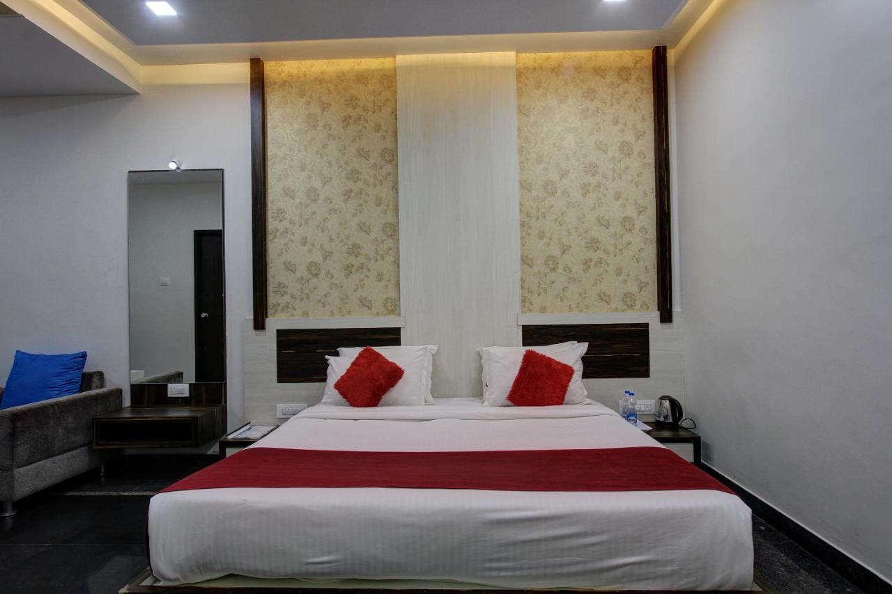 Hotel Le Grande Bijāpur エクステリア 写真