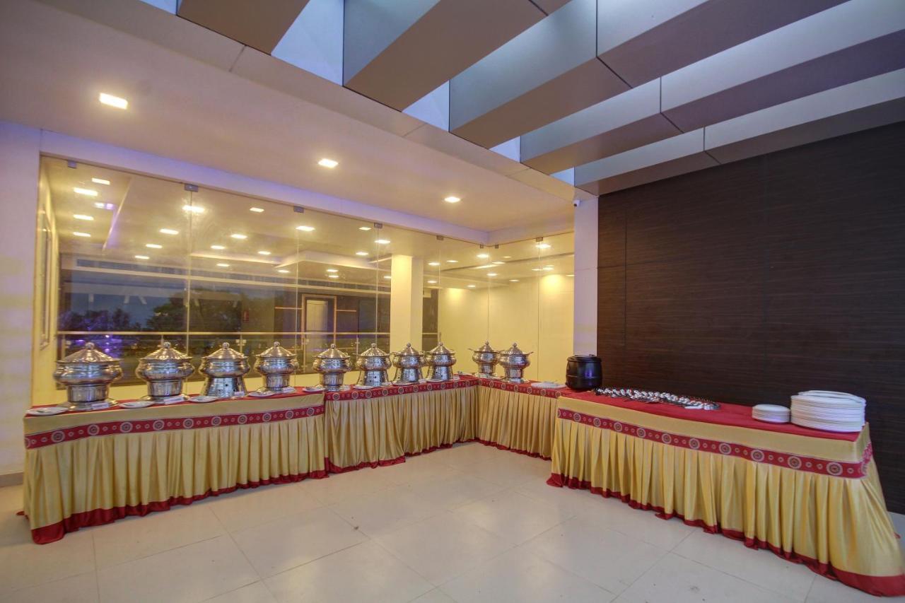 Hotel Le Grande Bijāpur エクステリア 写真