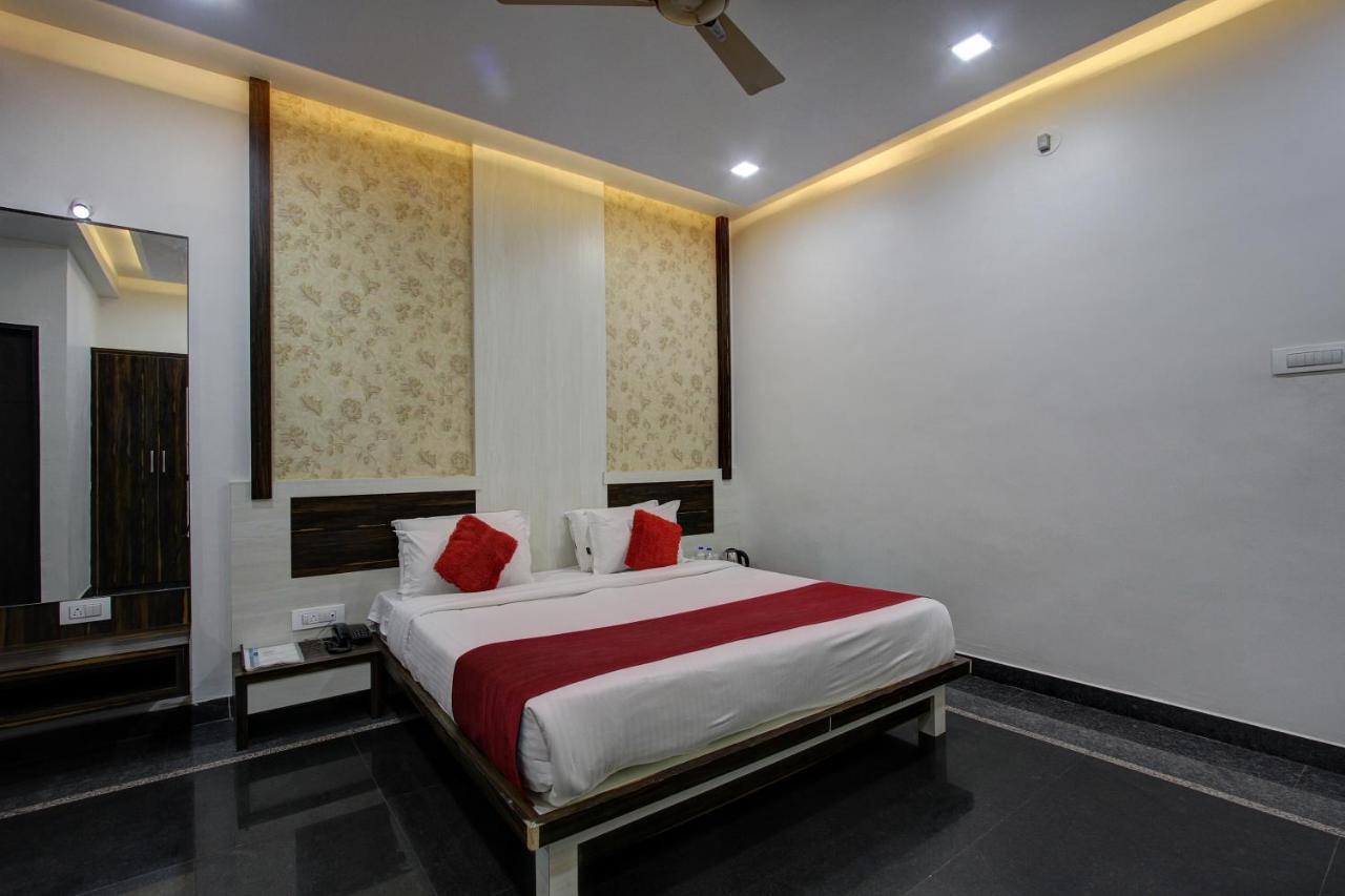 Hotel Le Grande Bijāpur エクステリア 写真