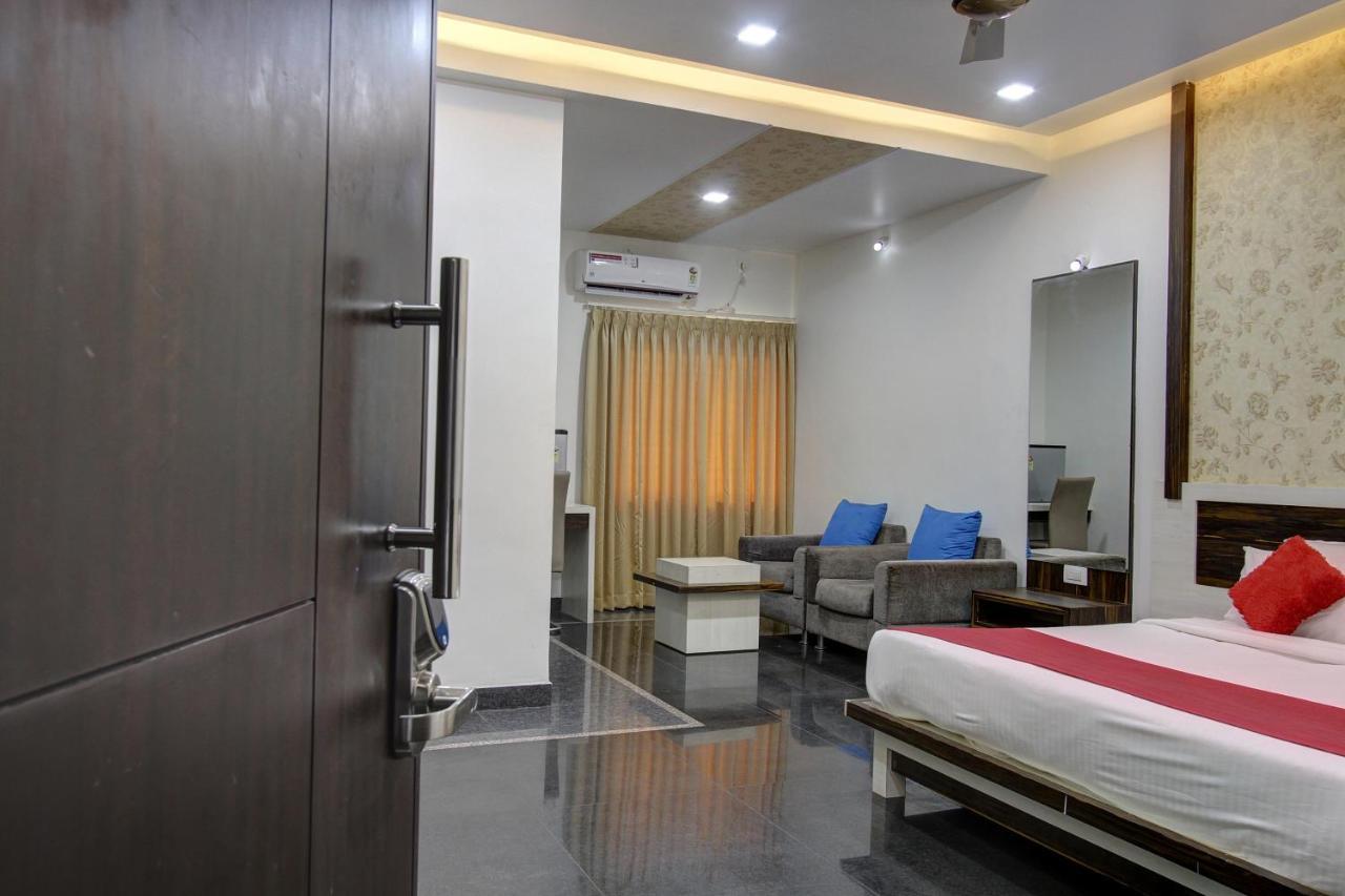 Hotel Le Grande Bijāpur エクステリア 写真