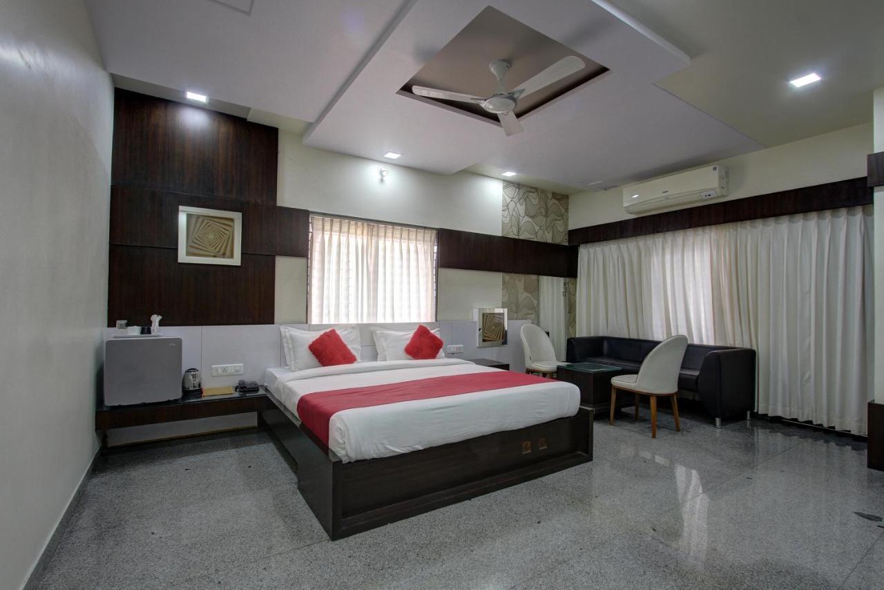 Hotel Le Grande Bijāpur エクステリア 写真