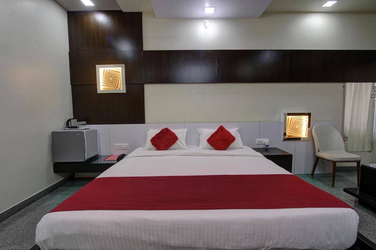 Hotel Le Grande Bijāpur エクステリア 写真